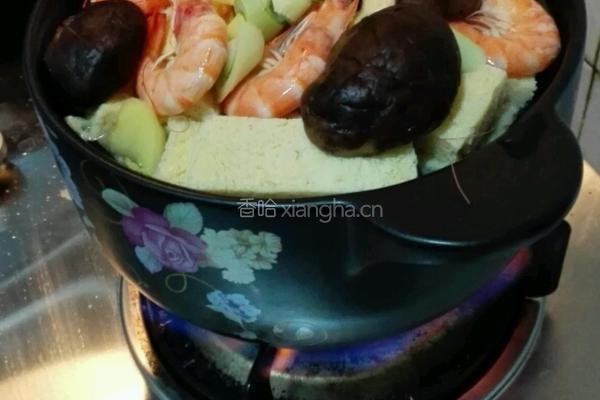 海鲜豆腐白菜砂锅的做法图解6