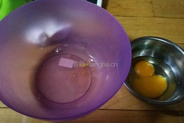 抹茶蛋糕卷的做法图解1