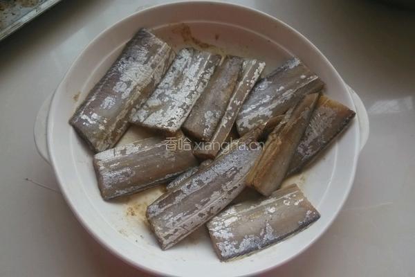 干煎带鱼的做法图解1