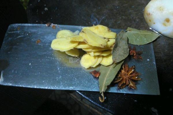 芋儿烧鸭子的做法图解2