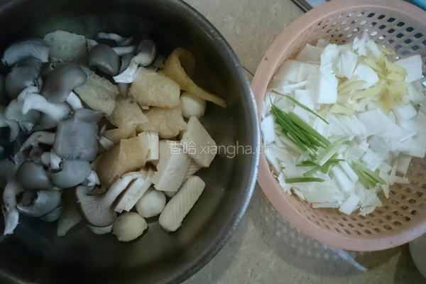 菌菇鱼丸汤的做法图解1