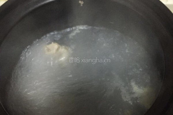 野生大花菇煲排骨汤的做法图解2