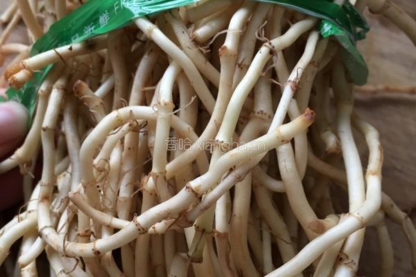折耳根炒腊肉的做法图解1