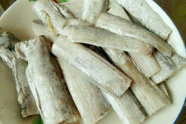 酥炸带鱼的做法图解1