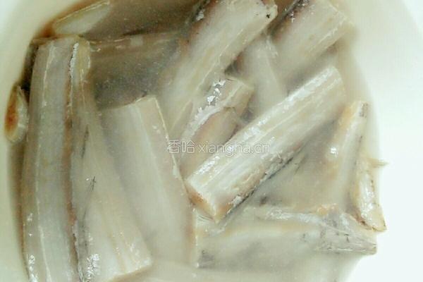 酥炸带鱼的做法图解2