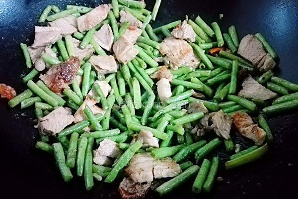烧肉炒豆角的做法图解6