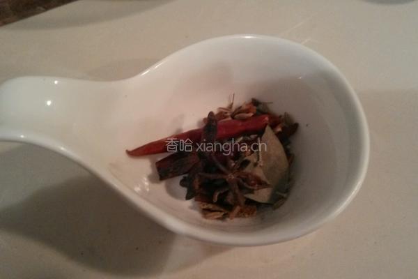 水煮五香花生米的做法图解3