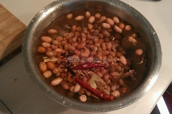 水煮五香花生米的做法图解5