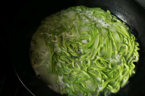 绿色炒面的做法图解8