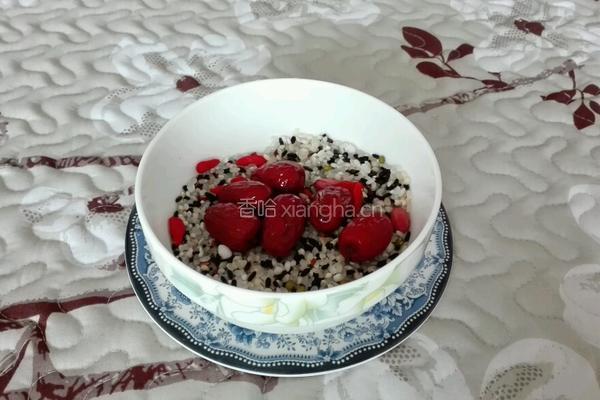 红枣花生枸杞八宝粥的做法图解3