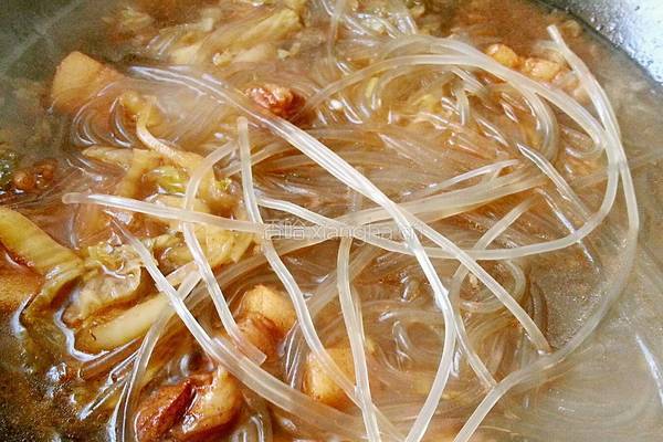 猪肉酸菜炖粉条的做法图解10