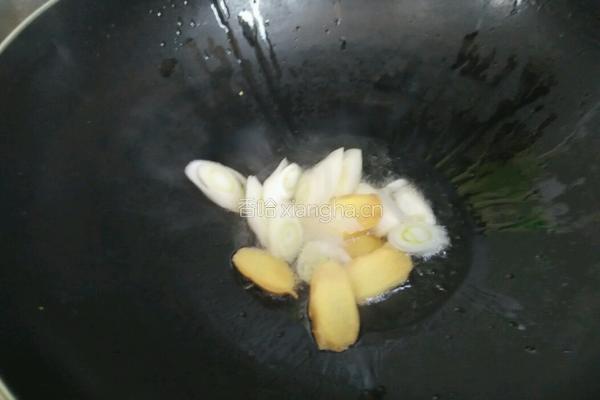 香菇炖鸡腿的做法图解3