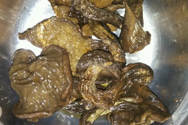 肉片松蛾炖山药的做法图解3