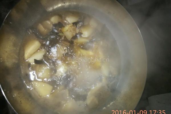 肉片松蛾炖山药的做法图解8