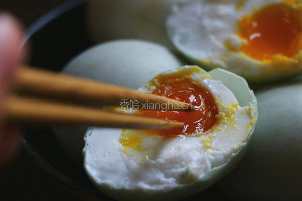 自制流油咸鸭蛋的做法图解9