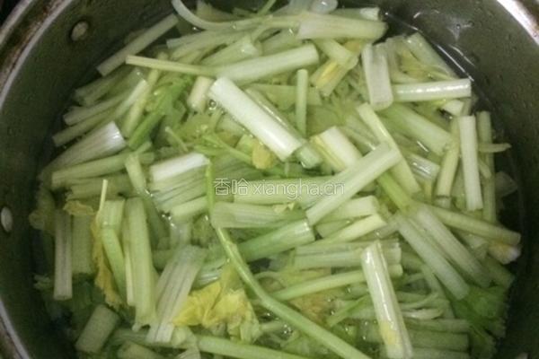 芹菜炒章鱼的做法图解3