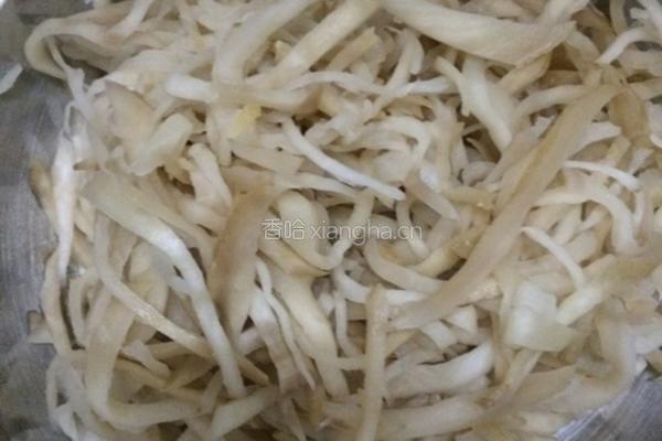 猪肉炒头菜丝的做法图解1