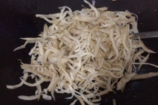 猪肉炒头菜丝的做法图解3
