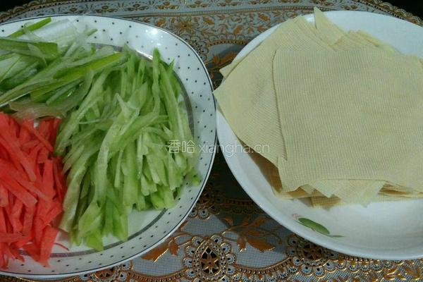 京酱肉丁的做法图解1