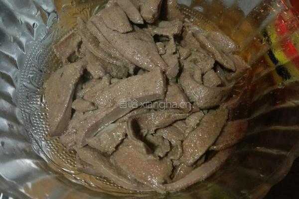腊八蒜炒猪肝尖的做法图解3