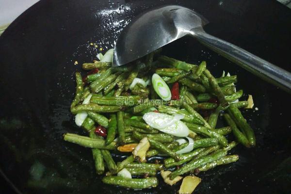 干煸豆角的做法图解5