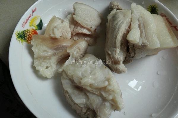 酸菜炒五花肉的做法图解1