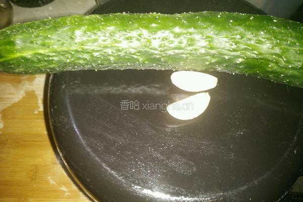 清炒黄瓜的做法图解1