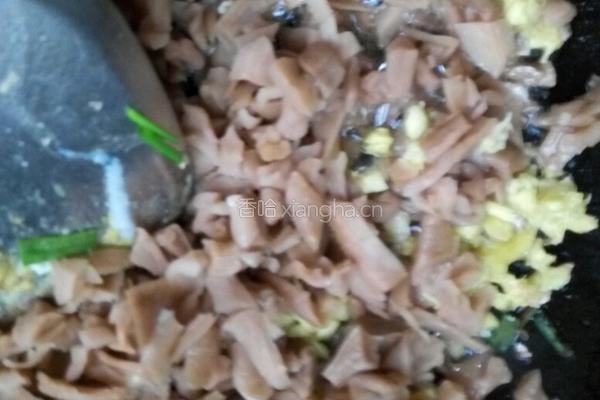 鸡蛋炒萝卜干的做法图解2