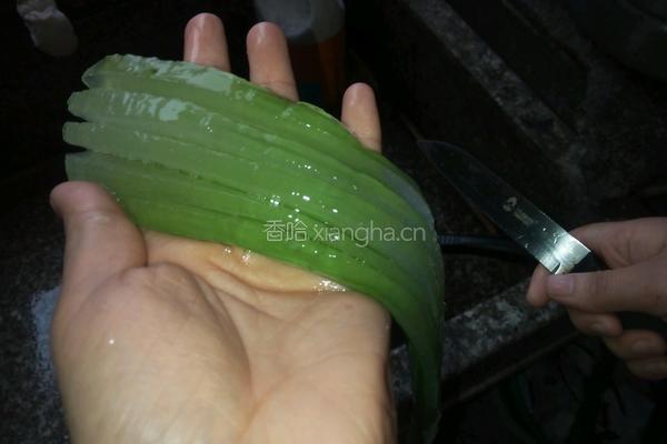 芦荟蜂蜜饮的做法图解2
