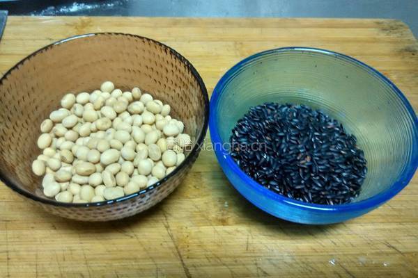 黑米菠菜米糊的做法图解1