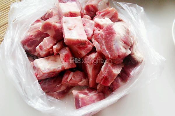 排骨海带汤的做法图解1