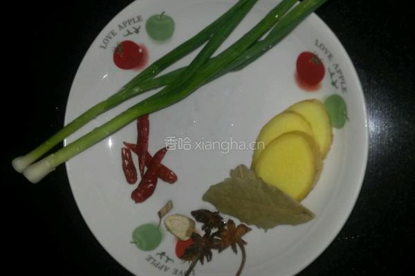 胡萝卜排骨汤的做法图解2