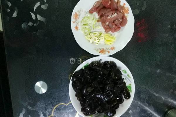木耳炒牛肉的做法图解2