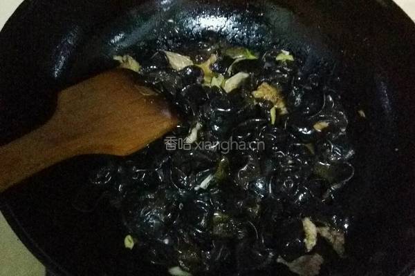 木耳炒牛肉的做法图解5