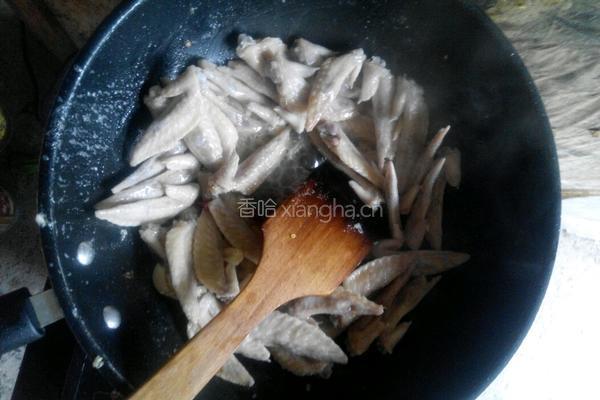 鹌鹑蛋炒鸡翅尖的做法图解6