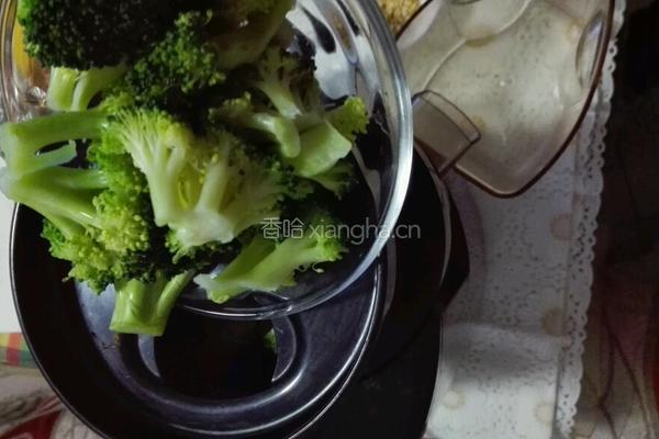 西兰花蔬果汁的做法图解3