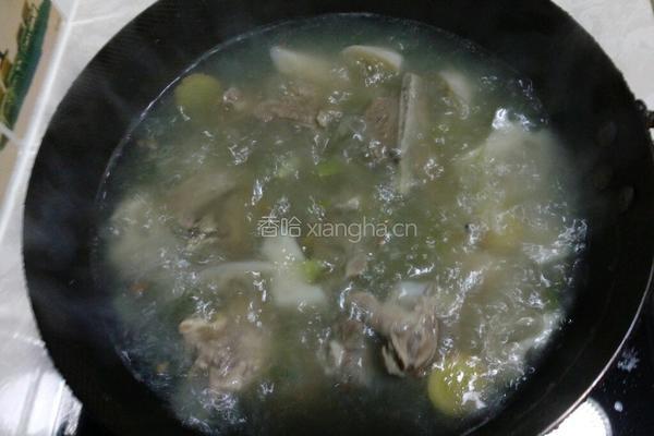 莲藕脊骨汤的做法图解8