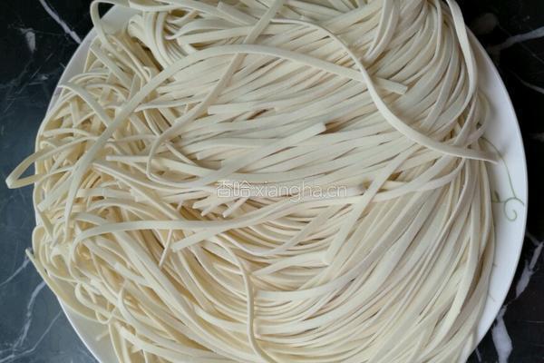 豆角炒肉卤面的做法图解2