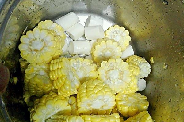 山药玉米板骨汤的做法图解3