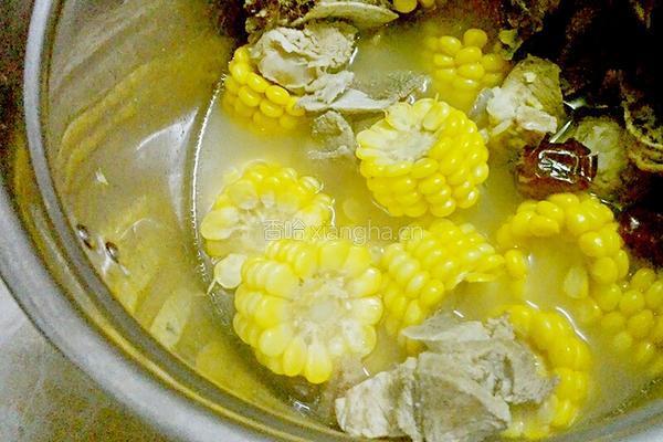 山药玉米板骨汤的做法图解7