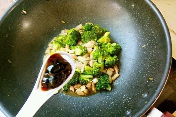 耗油肉丁西兰花的做法图解6