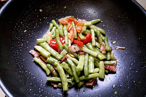 腊肉小炒四季豆的做法图解8