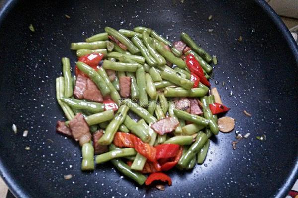 腊肉小炒四季豆的做法图解9