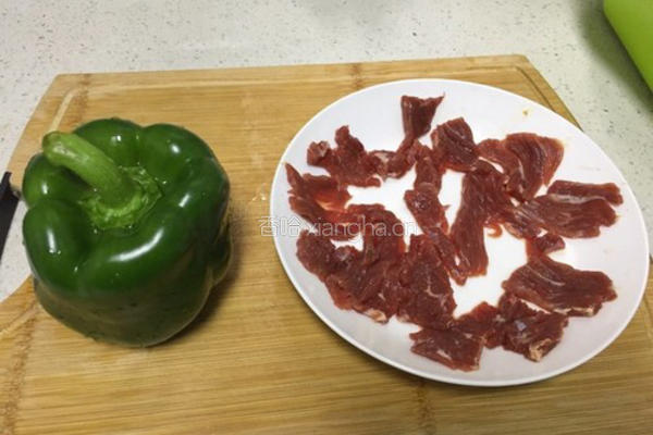 菜椒炒牛肉的做法图解1