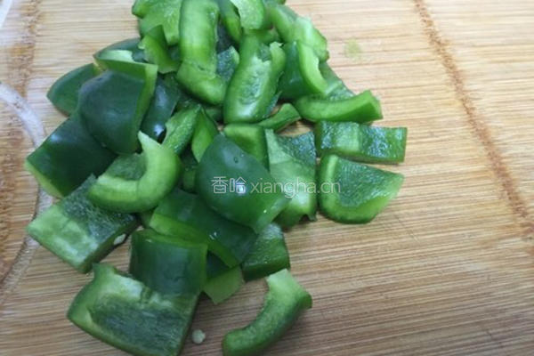 菜椒炒牛肉的做法图解2