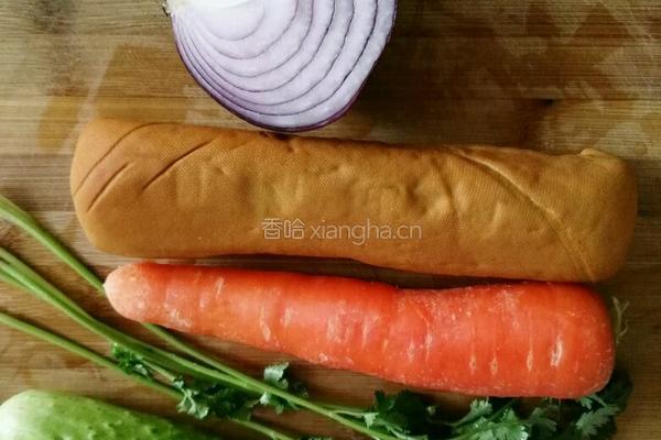 凉拌素鸡豆腐（五彩斑斓）的做法图解1