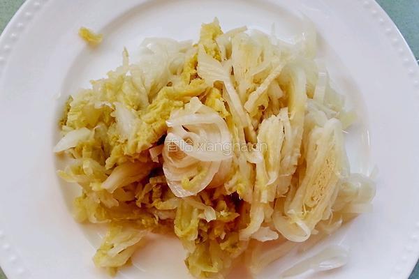 酸菜白肉的做法图解1
