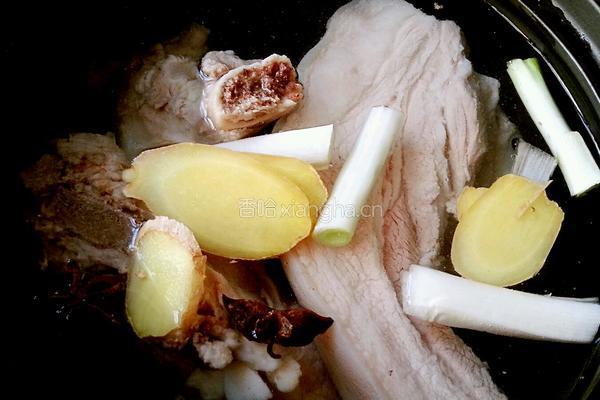 酸菜白肉的做法图解3