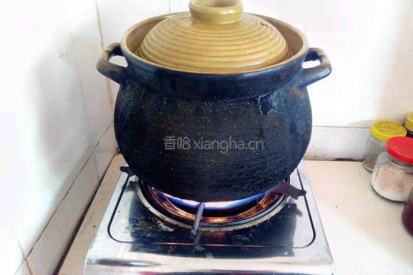 黄芪党参猪骨汤的做法图解6