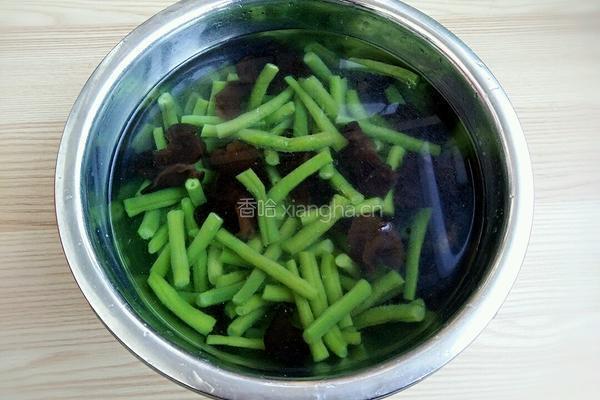 豆角木耳炒肉丝的做法图解6